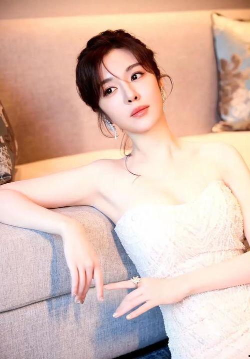 美国大胸AV模特,性感与争议的交织传奇