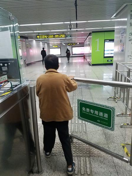 黄衣男子爆料视频大全最新