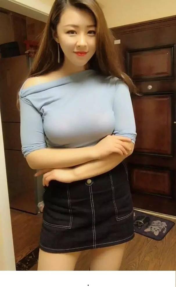 美女穿短肉丝袜视频,美女短裙丝袜风情演绎